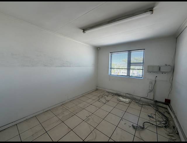 1,200M² WAREHOUSE TO LET IN BLACKHEATH INDUSTRIAL